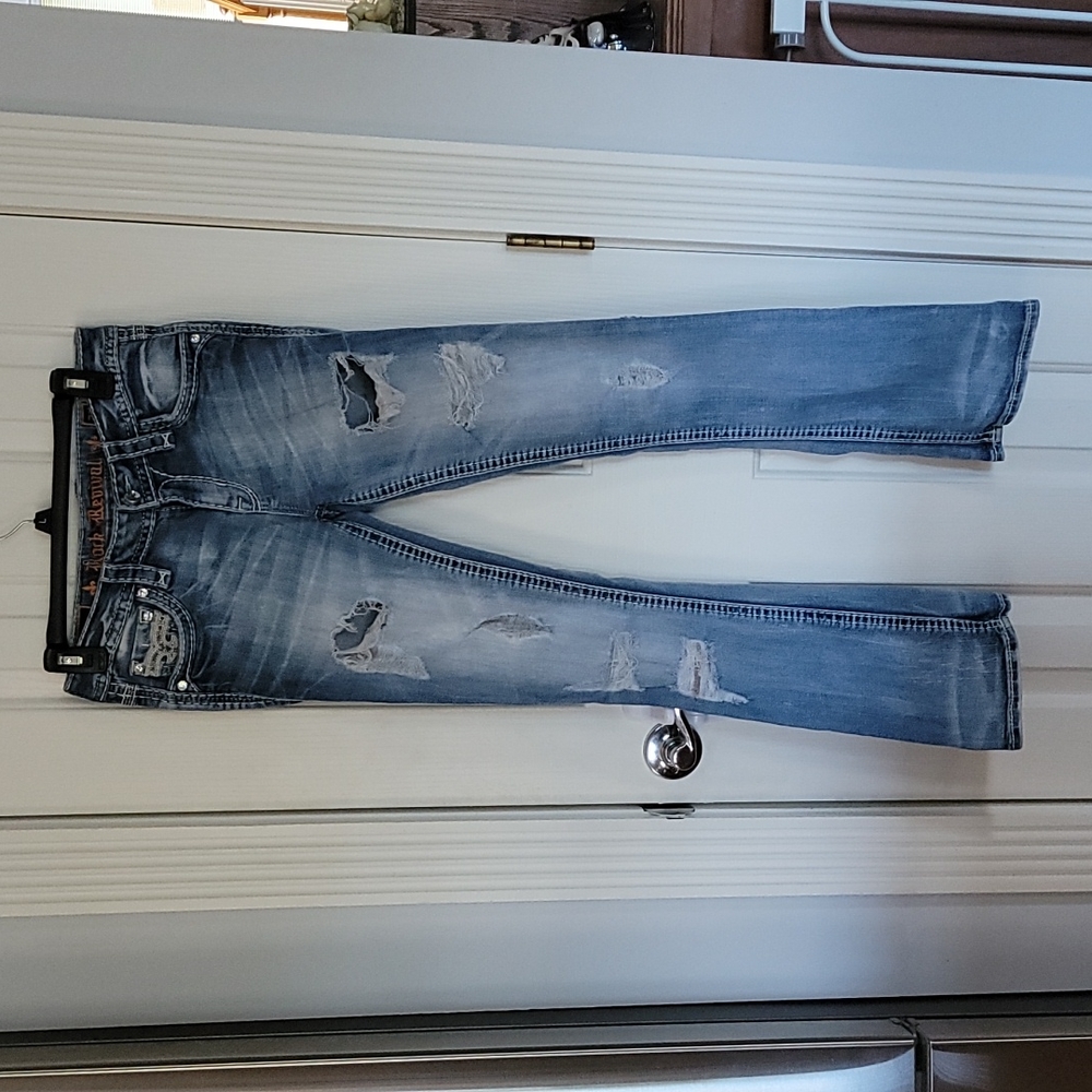 ROCK REVIVAL JEANS DESTRUCTIVE MID RISE BOOT BORIS 27